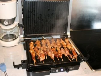 Saté vom Kaninchen mit Erdnuß-Sauce - Rezept