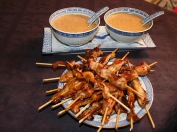 Saté vom Kaninchen mit Erdnuß-Sauce - Rezept - Bild Nr. 2