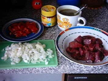 Rezept: Rindsgulasch - Resteverwertung vom Hobbit-Fondue Bild Nr. 2 Rindsgulasch - Resteverwertung vom Hobbit-Fondue - Rezept - Bild Nr. 2