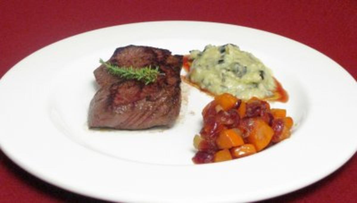 Bilder für Straußenfilet mit Olivencreme und Kürbis-Chutney - Rezept