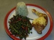 Rezept: Geflรผgel: Hรผhnerschenkel รผberbacken mit Krรคuterreis und Asiagemรผse Geflรผgel: Hรผhnerschenkel รผberbacken mit Krรคuterreis und Asiagemรผse - Rezept