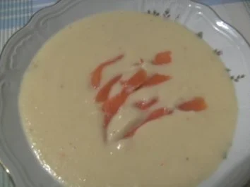 Selleri-Kartoffel-Süppchen mit Lachsstreifen - Rezept