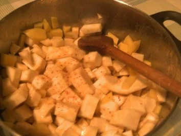 Selleri-Kartoffel-Süppchen mit Lachsstreifen - Rezept - Bild Nr. 3