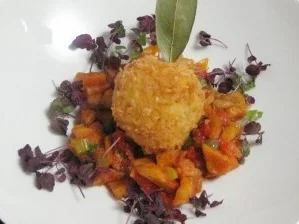 Risottobällchen auf süß-saurem Auberginengemüse - Rezept