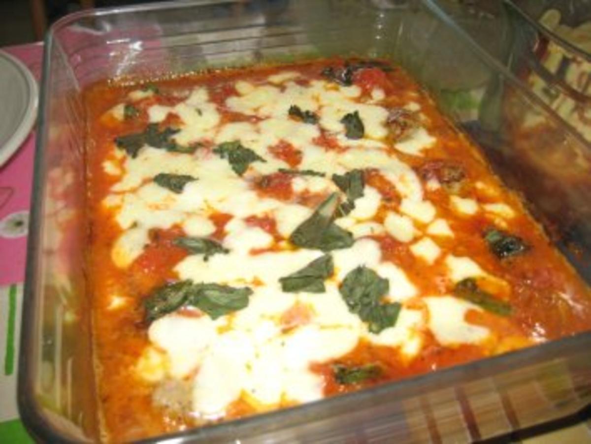 Hackbällchen an Tomatensauce mit Mozzarella - Rezept - kochbar.de