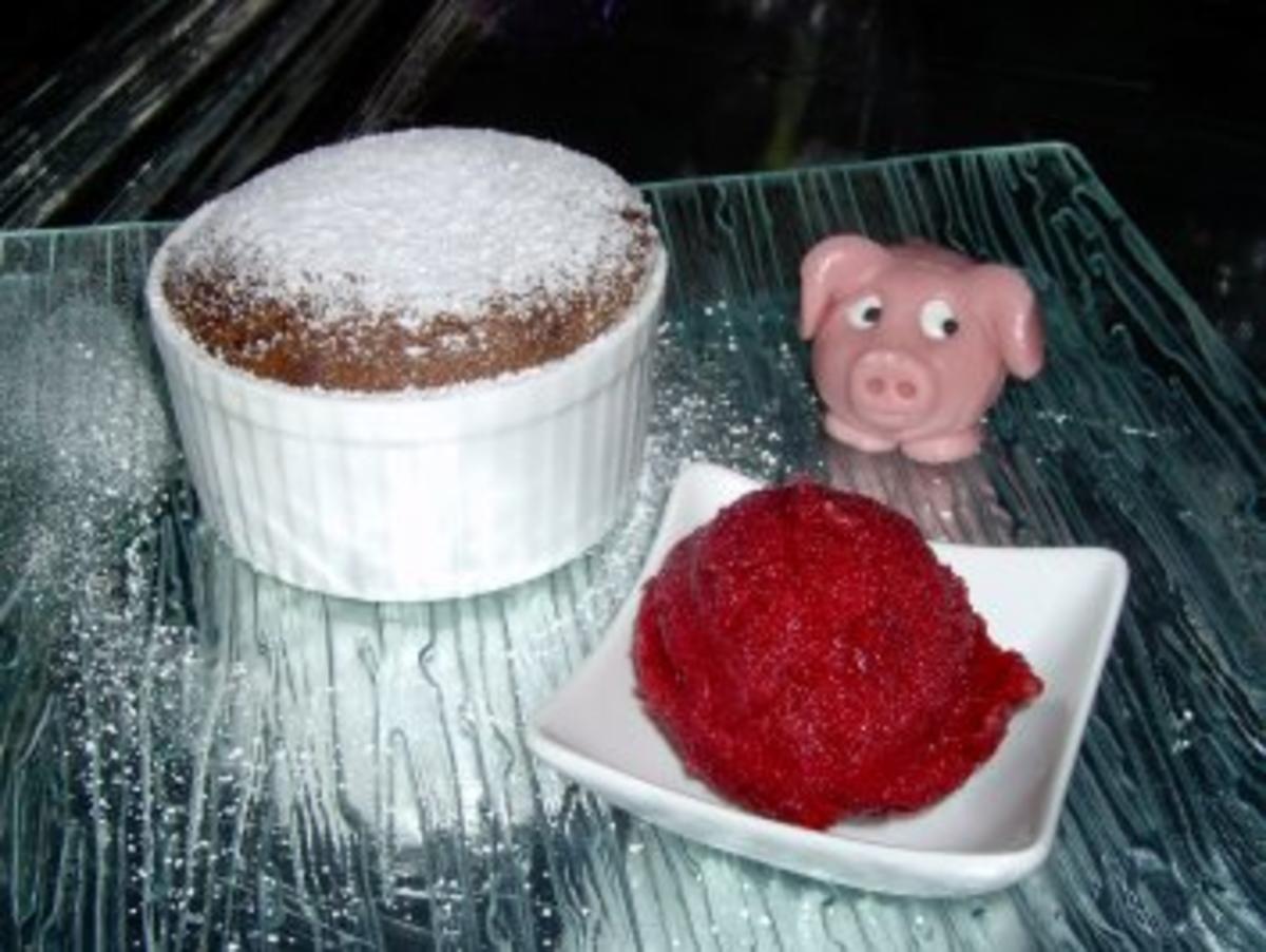 Warmer Schokoladenkuchen mit flüssigem Kern &amp; - Rezept - kochbar.de