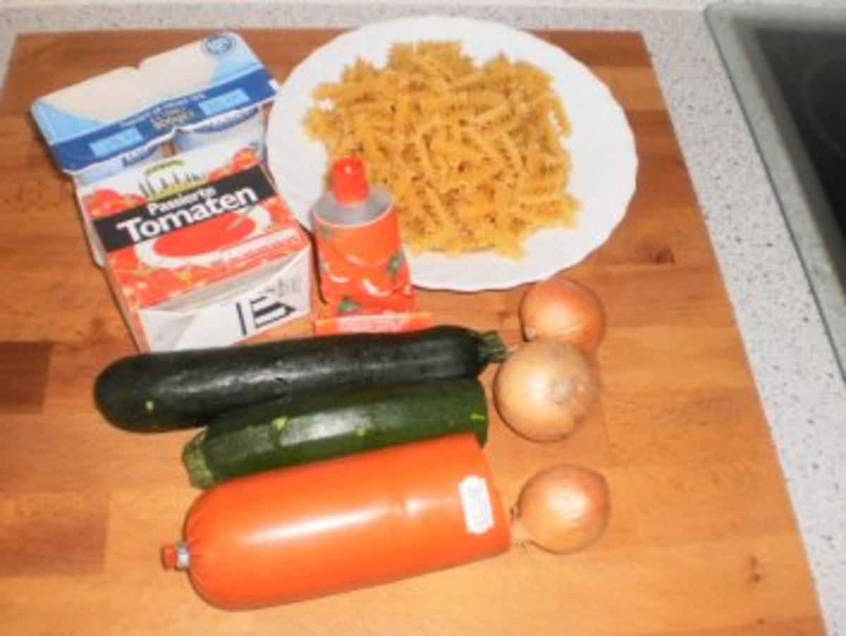 Schinkennudeln ~ Zucchini-Tomatensauce - Rezept - Bild Nr. 2