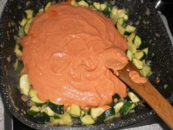 Schinkennudeln ~ Zucchini-Tomatensauce - Rezept - Bild Nr. 8