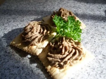 Rezept: Hühnerleber-Paté mit Balsamico-Zwiebeln Hühnerleber-Paté mit Balsamico-Zwiebeln - Rezept