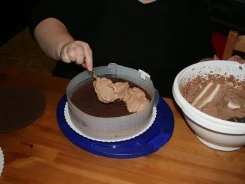 Torten: Trüffeltorte mit einem Hauch von Zimt - unsere Weihnachtstorte - Bilder sind on - - Rezept - Bild Nr. 25