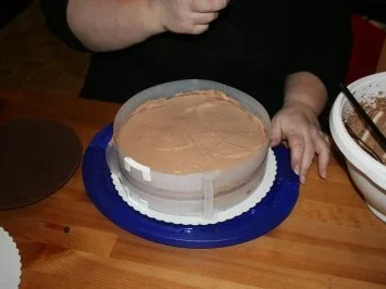 Torten: Trüffeltorte mit einem Hauch von Zimt - unsere Weihnachtstorte - Bilder sind on - - Rezept - Bild Nr. 26