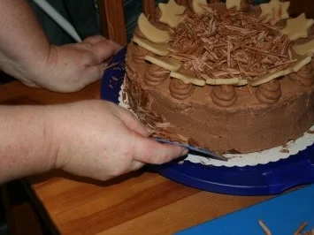 Torten: Trüffeltorte mit einem Hauch von Zimt - unsere Weihnachtstorte - Bilder sind on - - Rezept - Bild Nr. 47