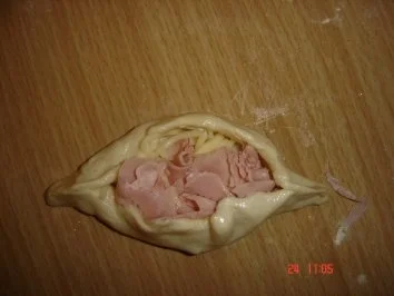 Rezept: Peinirli, gefuellte Teigschiffchen Bild Nr. 2 Peinirli, gefuellte Teigschiffchen - Rezept - Bild Nr. 2