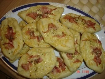 Rezept: Peinirli, gefuellte Teigschiffchen Bild Nr. 3 Peinirli, gefuellte Teigschiffchen - Rezept - Bild Nr. 3