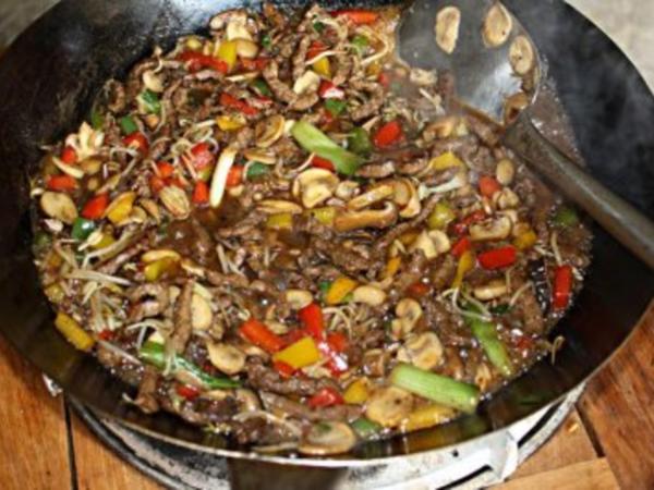 Rindfleisch mit Pilze aus dem Wok - Rezept - kochbar.de