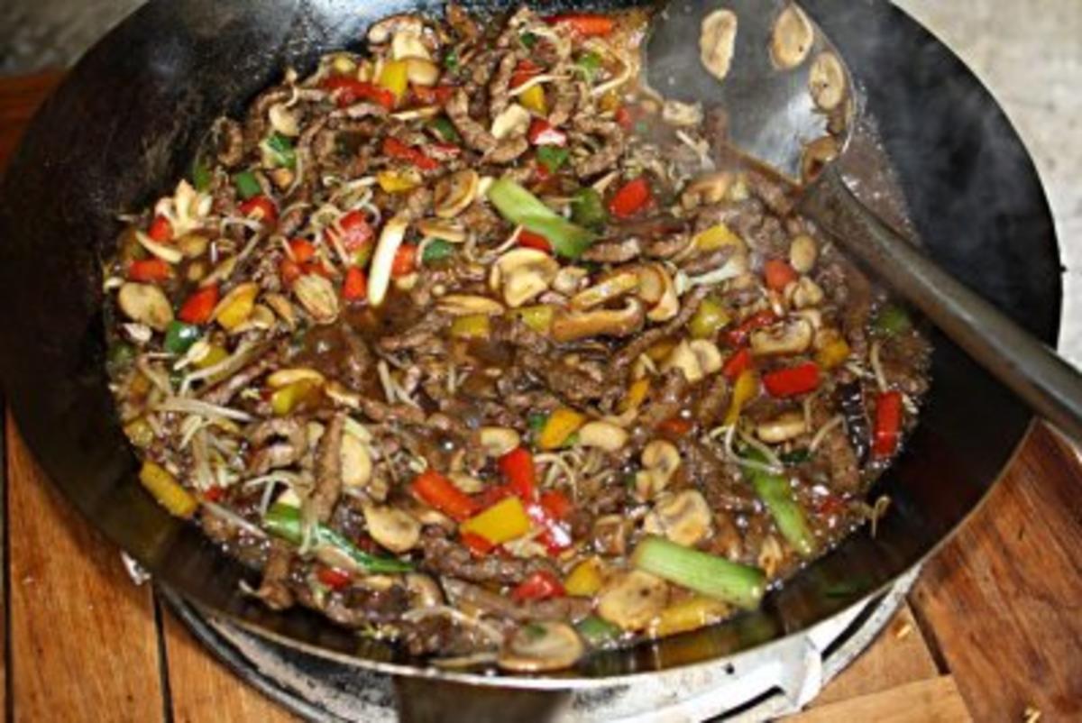 Bilder für Rindfleisch mit Pilze aus dem Wok - Rezept