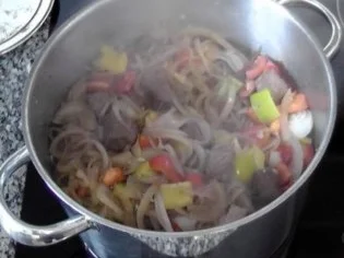 Rezept: Paprika- Zwiebelgulasch Bild Nr. 8 Paprika- Zwiebelgulasch - Rezept - Bild Nr. 8