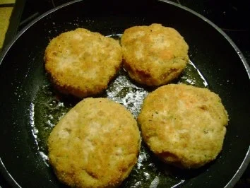 Rezept: Fisch: Lachs-Rotbarsch Plätzchen Bild Nr. 3 Fisch: Lachs-Rotbarsch Plätzchen - Rezept - Bild Nr. 3