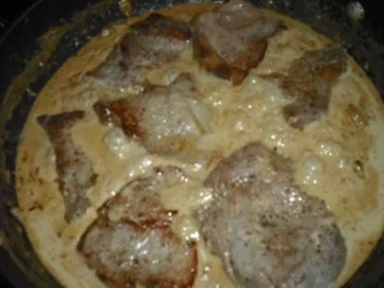 Minutensteak's mit Zwiebel-Sahne Soße & Röstkartoffeln - Rezept