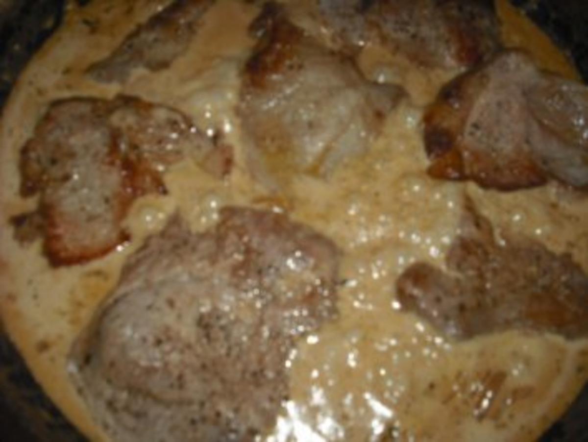 Minutensteak's mit Zwiebel-Sahne Soße & Röstkartoffeln - Rezept - Bild Nr. 2