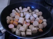 Zucchini-Pfanne mit Würstchen - Rezept