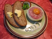 Tatar im Zwiebelring - Rezept