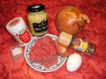 Rezept: Tatar im Zwiebelring Bild Nr. 2 Tatar im Zwiebelring - Rezept - Bild Nr. 2