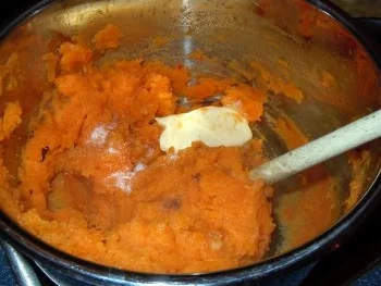 Hähnchenbrust (gefüllt) im Speckmantel auf Champagner-Rahm-Wirsing mit Süsskartoffelpüree - Rezept - Bild Nr. 9