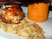 Rezept: Hรคhnchenbrust (gefรผllt) im Speckmantel auf Champagner-Rahm-Wirsing mit Sรผsskartoffelpรผree Hรคhnchenbrust (gefรผllt) im Speckmantel auf Champagner-Rahm-Wirsing mit Sรผsskartoffelpรผree - Rezept