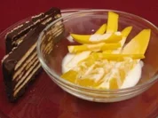 Kalter Hund mit frischen Früchten und Kokosnussdressing - Rezept