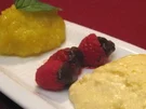 Rezept: Mango-Sorbet, gefüllte Himbeeren und weiße Schokoladen-Mousse Mango-Sorbet, gefüllte Himbeeren und weiße Schokoladen-Mousse - Rezept
