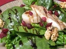 Rezept: Doradenfilets auf Blattsalat mit Orangen-Walnuss-Cranberry-Vinaigrette Doradenfilets auf Blattsalat mit Orangen-Walnuss-Cranberry-Vinaigrette - Rezept