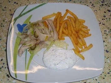 Rezept: Hähnchen Kebab, gebratenes Hühnerkeulenfleisch in pikanter Gemüsemischung Hähnchen Kebab, gebratenes Hühnerkeulenfleisch in pikanter Gemüsemischung - Rezept