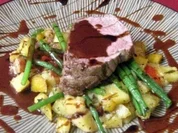 Rinderfilet an marokkanischen Ofenkartoffeln, Buschbohnen und Chili-Schokoladensoße - Rezept