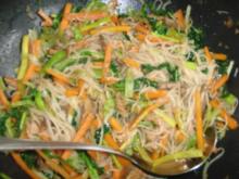 Gemüse :  Wok-Pfanne mit viel Gemüse, Reisnudeln und Rinderstreifen - Rezept