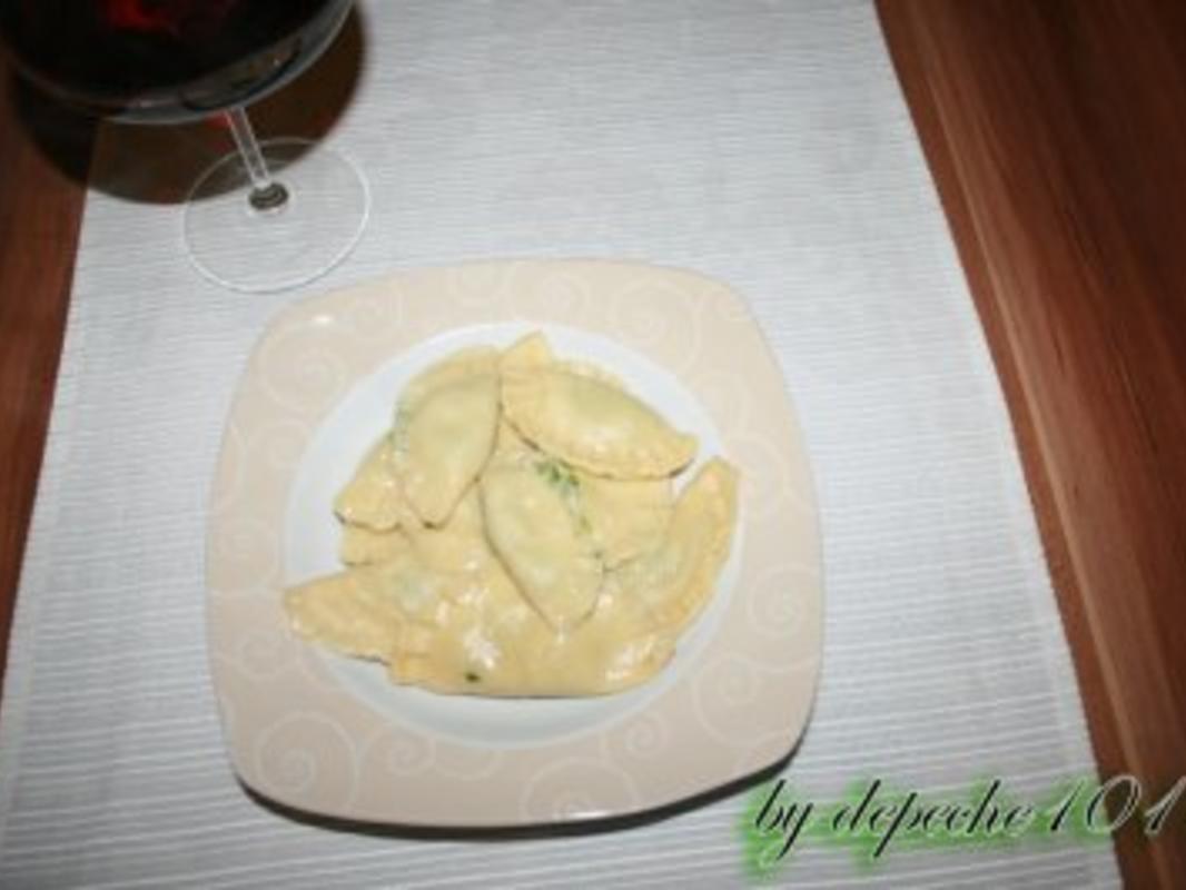 Spinat Ricotta Ravioli mit Käsesahne Soße - Rezept - kochbar.de