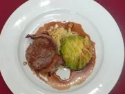 Rezept: Rinderfilet im Speckmantel an Mopssößle mit Spätzle und Wirsingbällchen Rinderfilet im Speckmantel an Mopssößle mit Spätzle und Wirsingbällchen - Rezept