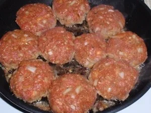 Rezept: Fleischpflanzerl mit Mozzarellafüllung Bild Nr. 6 Fleischpflanzerl mit Mozzarellafüllung - Rezept - Bild Nr. 6