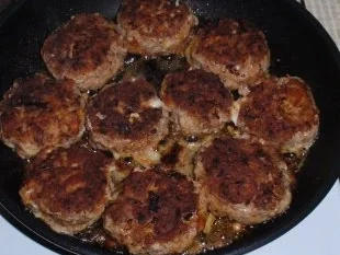 Rezept: Fleischpflanzerl mit Mozzarellafüllung Bild Nr. 7 Fleischpflanzerl mit Mozzarellafüllung - Rezept - Bild Nr. 7