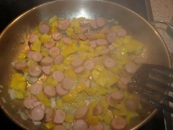 Rezept: Würstchengulasch Bild Nr. 3 Würstchengulasch - Rezept - Bild Nr. 3