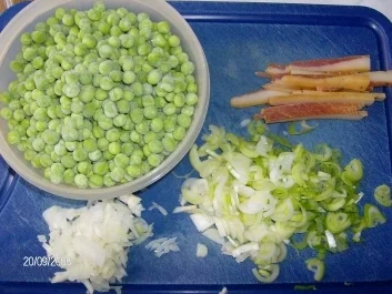 Rezept: Erbsensuppeneintopf mit verschiedenen Einlagen Bild Nr. 3 Erbsensuppeneintopf mit verschiedenen Einlagen - Rezept - Bild Nr. 3