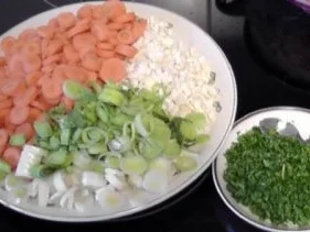 Rezept: Hühnersuppe "Klassisch" Bild Nr. 4 Hühnersuppe "Klassisch" - Rezept - Bild Nr. 4