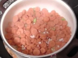 Rezept: Hühnersuppe "Klassisch" Bild Nr. 6 Hühnersuppe "Klassisch" - Rezept - Bild Nr. 6