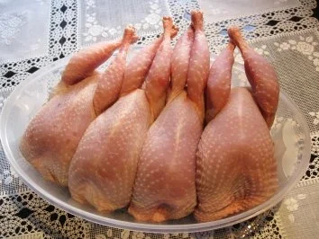 Wachteln mit pikanter Füllung - Rezept