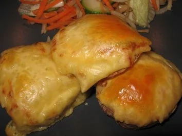 Gemischter Rohkostsalat mit überbackenen Vollkorn-Käsebrötchen - Rezept - Bild Nr. 2