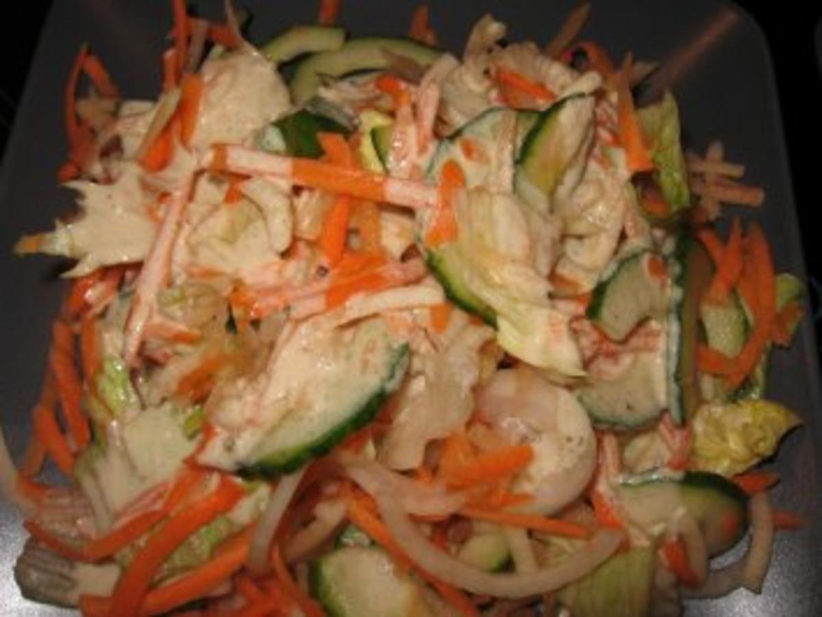 Gemischter Rohkostsalat mit überbackenen Vollkorn-Käsebrötchen - Rezept ...