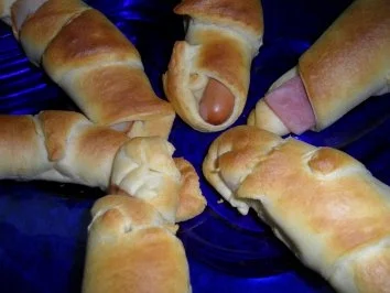 Rezept: Knusprige Croissants mit Wurst und Käse gefüllt Bild Nr. 2 Knusprige Croissants mit Wurst und Käse gefüllt - Rezept - Bild Nr. 2