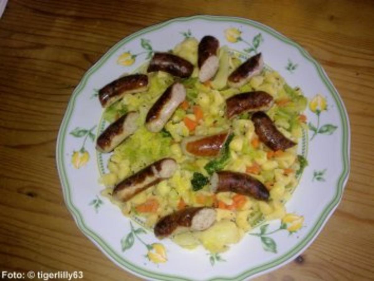 Spätzle-Pfanne mit Rostbratwürstchen - Rezept - kochbar.de