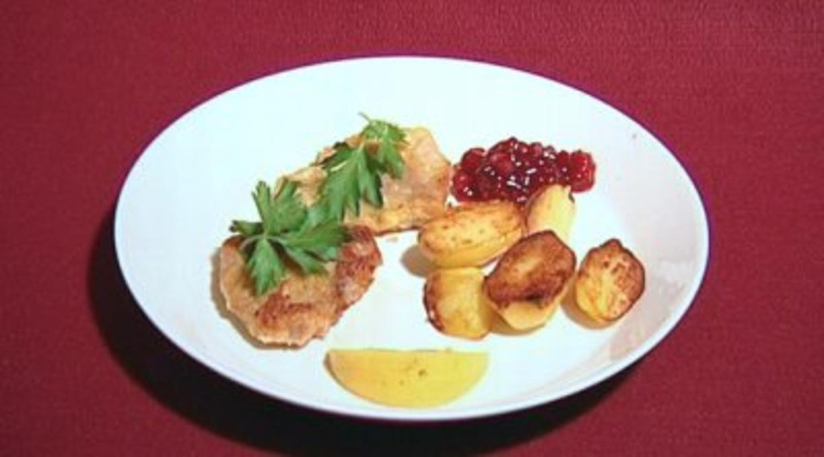 Schnitzel mit Bratkartoffeln und Preiselbeeren (Thorsten Nindel) - Rezept