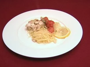 Arrangement von Seeteufel und Cappellini mit provençalischen Kräutern (Davorka Tovilo) - Rezept